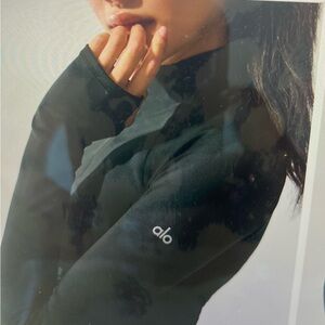 Alo 1/4 Zip Anthracite Long Sleeve Top